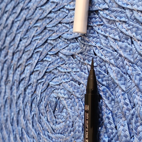 Clinique Women's Make-up - Picture 2 of 3